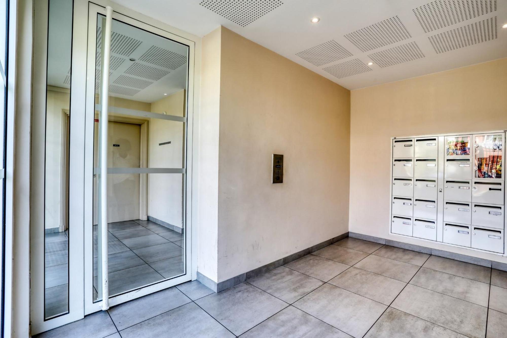 "Le Serenity ", Appartement Spacieux ,Balcon, Parking Prive Gratuit, Netflix, Proche Cdg Et Stade De France Stains Exterior foto